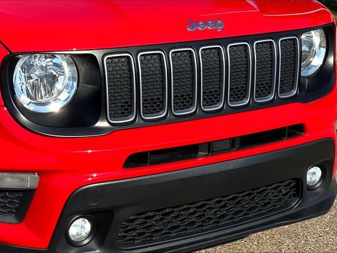 Used 2023 Jeep Renegade Latitude w/ Premium Group image 29