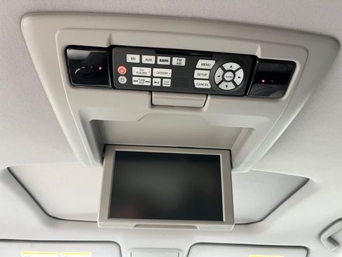 Used 2017 Honda Pilot Touring image 36