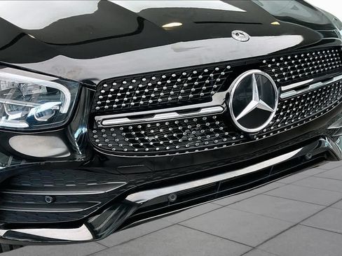Used 2023 Mercedes-Benz GLC 300 4MATIC Coupe image 32