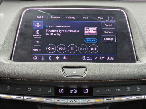 Used 2023 Cadillac XT4 Sport w/ LPO, Onyx Lite Package FWD image 18