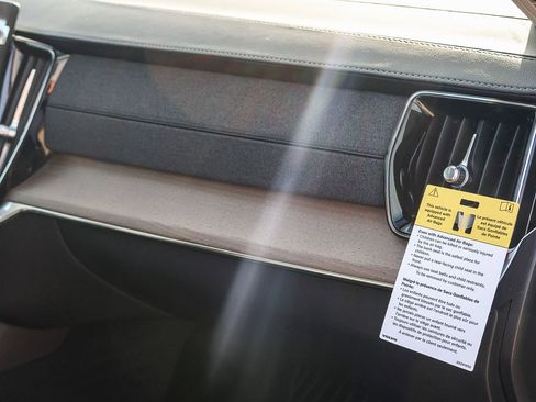 New 2026 Volvo XC90 B5 Core w/ Protection Package Premier image 18