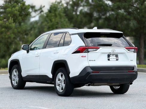 Used 2020 Toyota RAV4 XLE FWD image 10