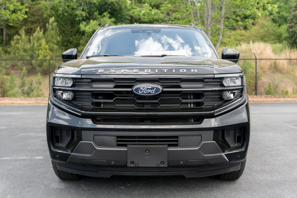 Used 2025 Ford Expedition Active RWD image 3