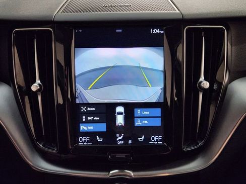 Used 2020 Volvo XC60 T5 Momentum w/ Protection Package Premier image 18