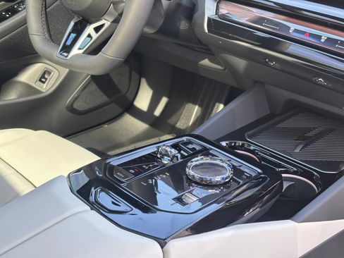 New 2026 BMW 550e xDrive w/ Executive Package AWD/4WD image 25