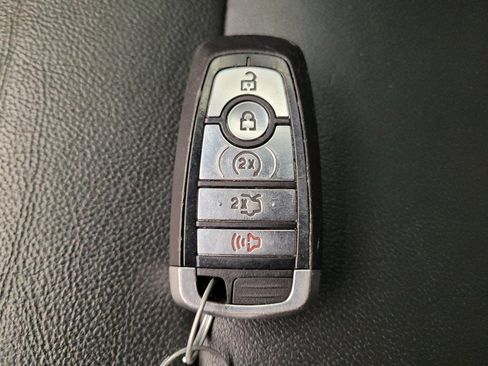 Used 2018 Ford Explorer XLT w/ Equipment Group 202A AWD/4WD image 32