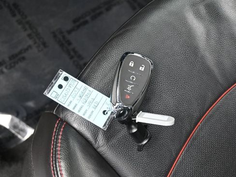 Used 2022 Chevrolet Equinox RS w/ RS Leather Package image 18