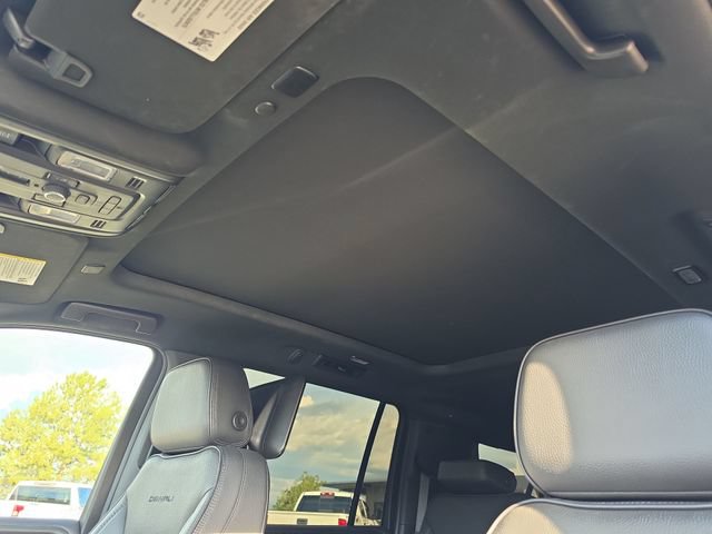 Used 2023 GMC Yukon XL Denali w/ Denali Reserve Package AWD/4WD image 17