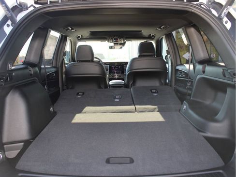 New 2025 Jeep Grand Cherokee Altitude image 33