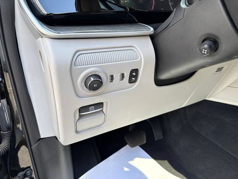 Used 2022 Jeep Wagoneer Series II w/ Premium Group I AWD/4WD image 28