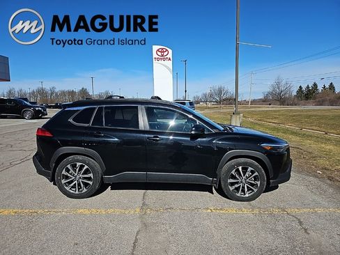 Used 2023 Toyota Corolla Cross XLE w/ Convenience Package image 2