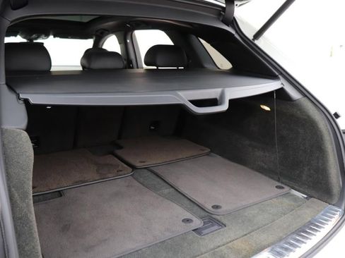 Used 2017 Bentley Bentayga image 26