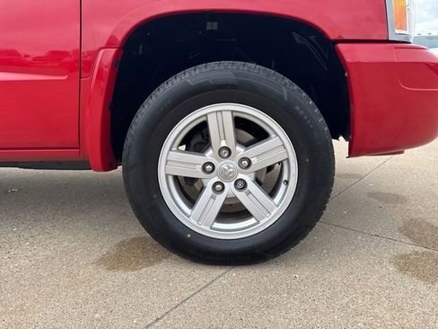 Used 2007 Dodge Dakota SLT w/ Sport Appearance Group AWD/4WD image 9