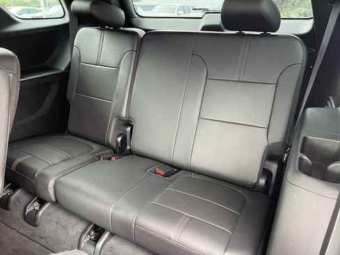 Used 2023 Chevrolet Traverse RS FWD image 26