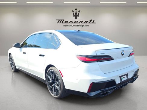 Used 2025 BMW 760i xDrive w/ Premium Package image 7