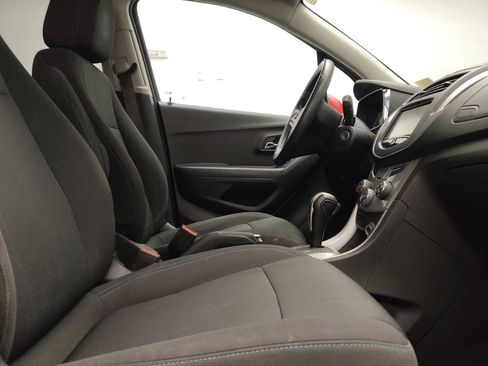 Used 2016 Chevrolet Trax LT FWD image 21