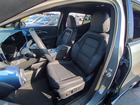 Used 2024 Chevrolet Equinox EV LT w/ LPO, Blackout Package FWD image 18