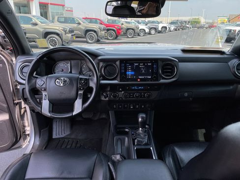 Certified 2019 Toyota Tacoma TRD Off-Road w/ TRD Premium Off Road Package AWD/4WD image 17