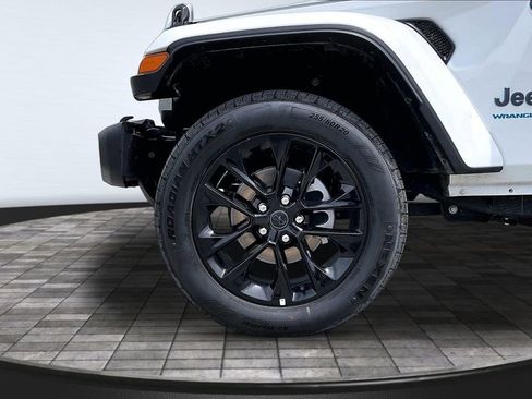 Certified 2025 Jeep Wrangler Unlimited Sahara w/ Safety Group image 32