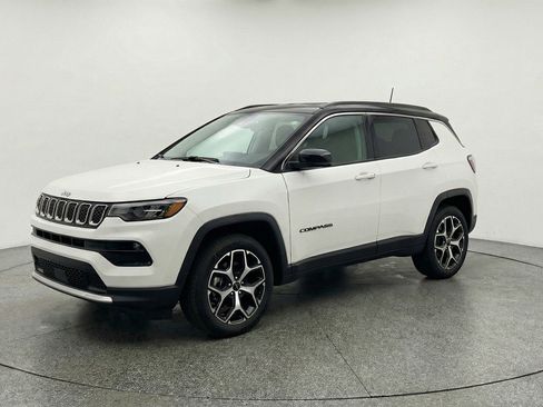 Used 2025 Jeep Compass Limited AWD/4WD image 3