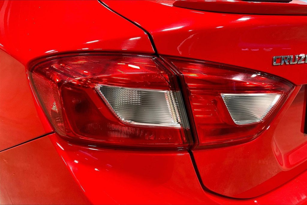 Used 2017 Chevrolet Cruze LT w/ RS Package FWD image 22