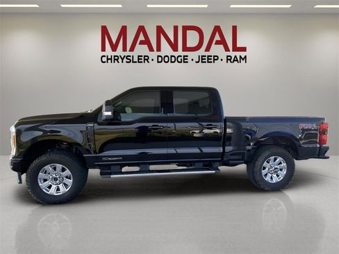 Used 2023 Ford F250 Lariat w/ Sport Appearance Package image 10