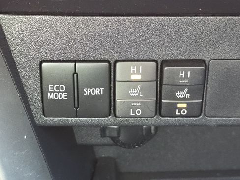 Used 2016 Toyota RAV4 Limited AWD/4WD image 11