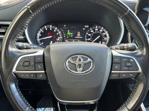 Used 2021 Toyota Highlander XLE FWD image 27