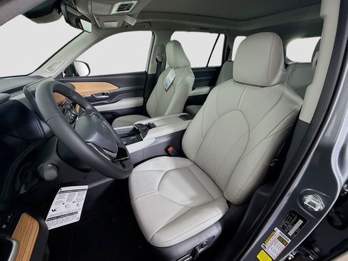 Certified 2026 Toyota Grand Highlander FWD image 14