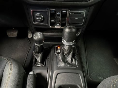 Used 2025 Jeep Wrangler Unlimited Sport AWD/4WD image 19