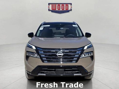 Used 2024 Nissan Rogue Platinum image 2