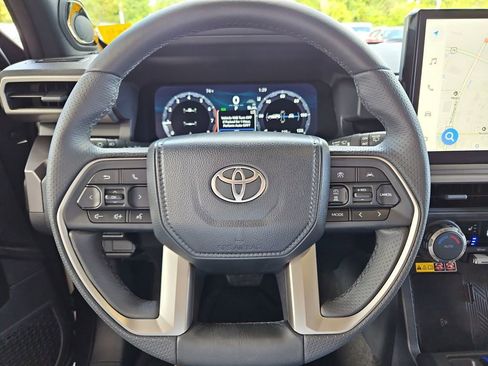 Used 2025 Toyota 4Runner TRD Off-Road Premium image 10