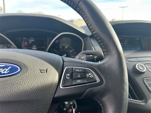 Used 2018 Ford Focus SE w/ SE Appearance Package image 13