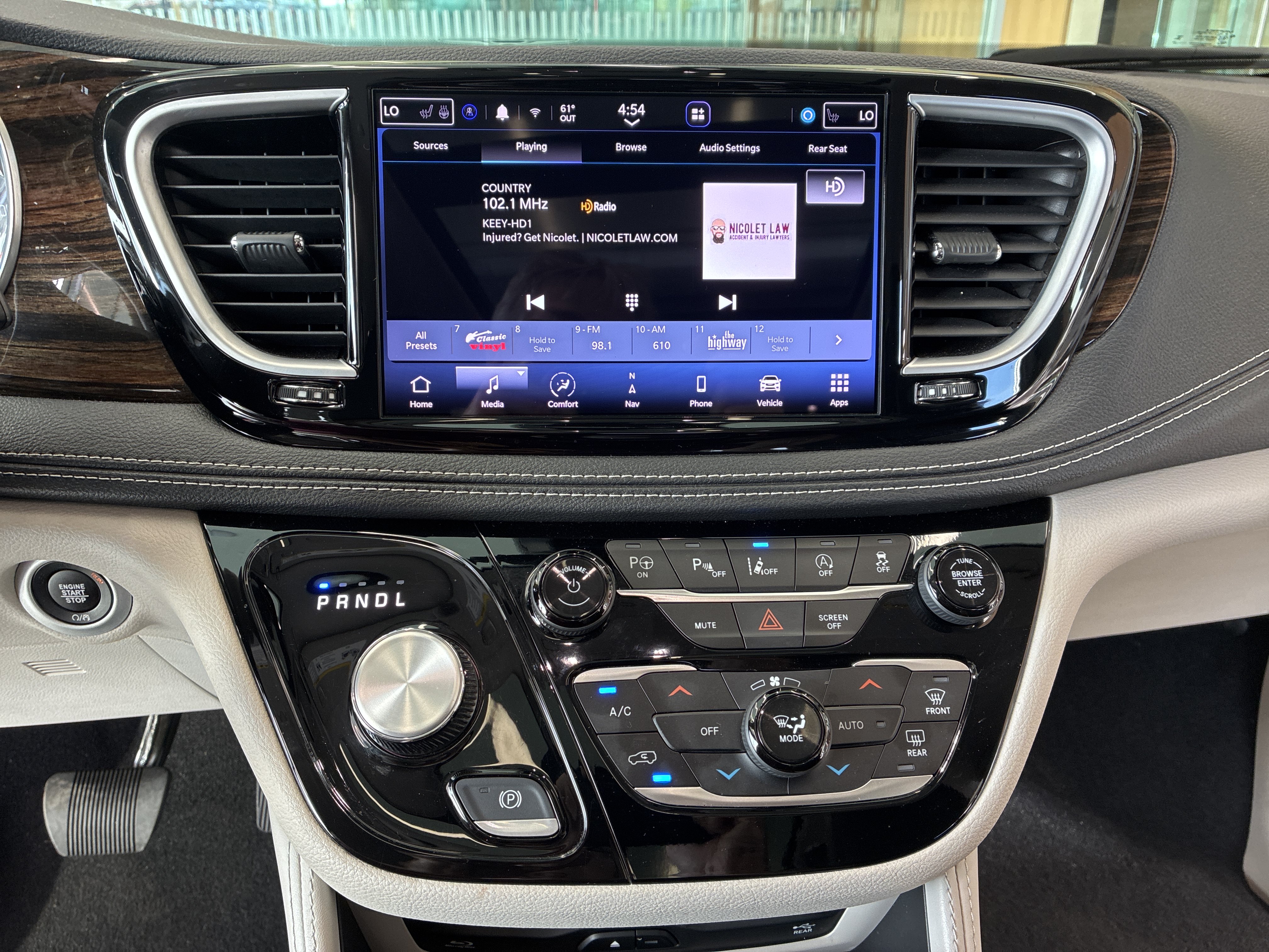 Certified 2023 Chrysler Pacifica Limited w/ Uconnect Theater Family Group AWD/4WD image 29
