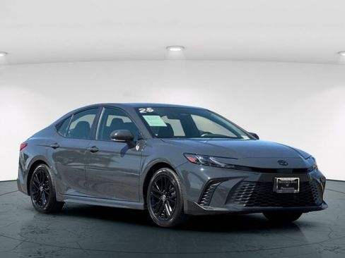 Used 2025 Toyota Camry SE w/ Convenience Package FWD image 9