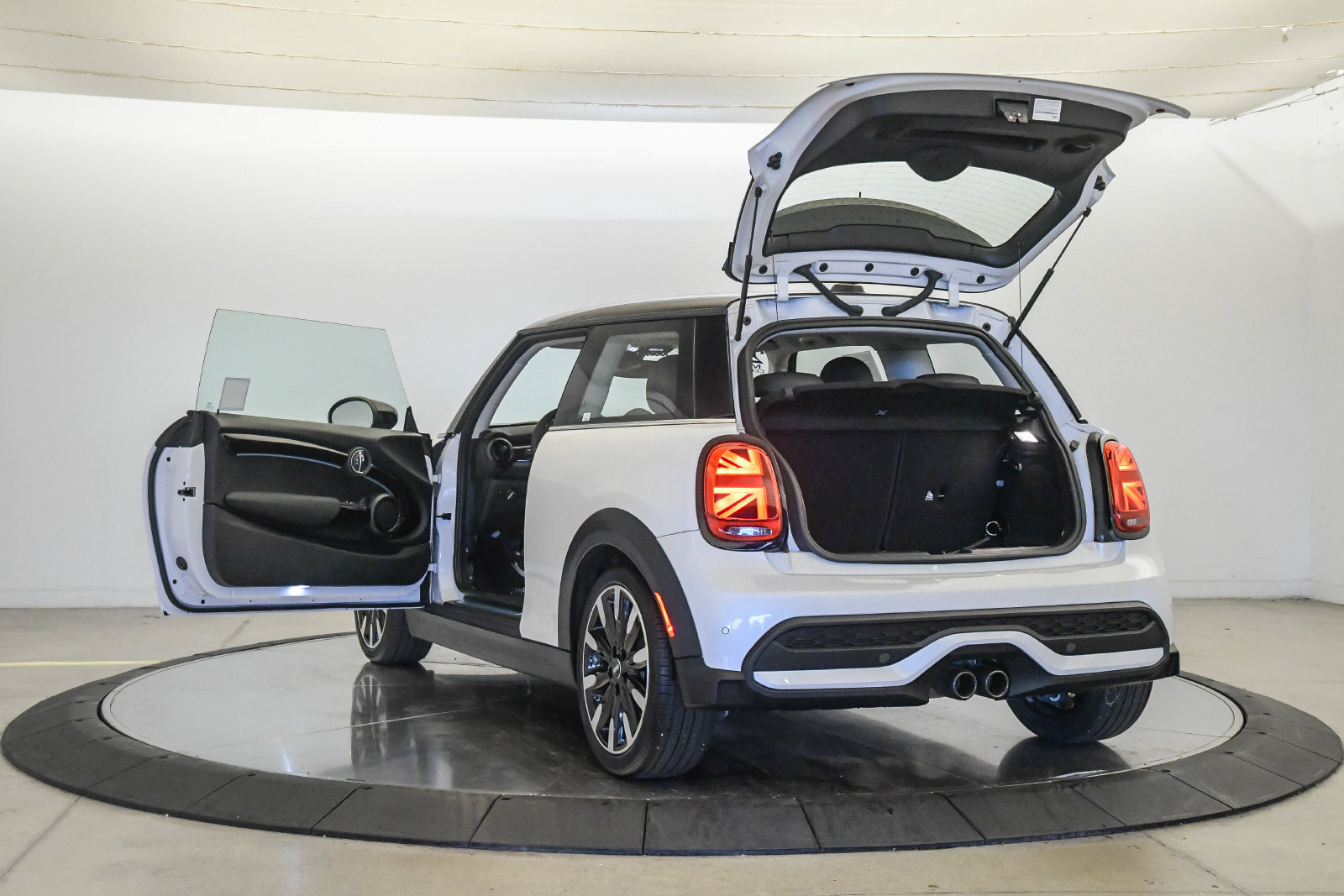 Used 2024 MINI Cooper S FWD image 25