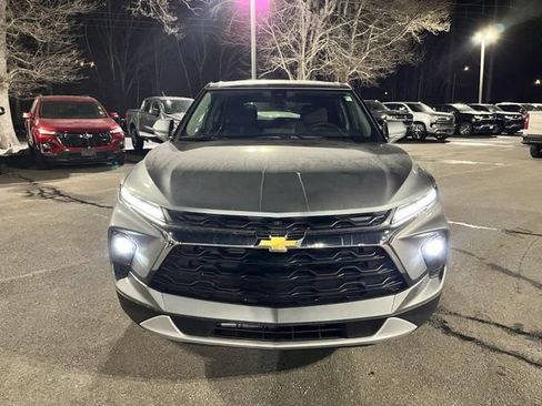 Used 2025 Chevrolet Blazer LT FWD image 3