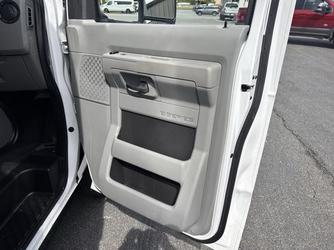 Used 2024 Ford E-450 and Econoline 450 Super Duty w/ Power Windows & Locks Group RWD image 9