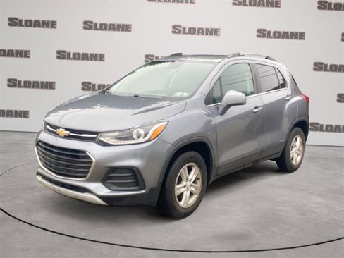 Used 2019 Chevrolet Trax LT w/ LT Convenience Package image 1