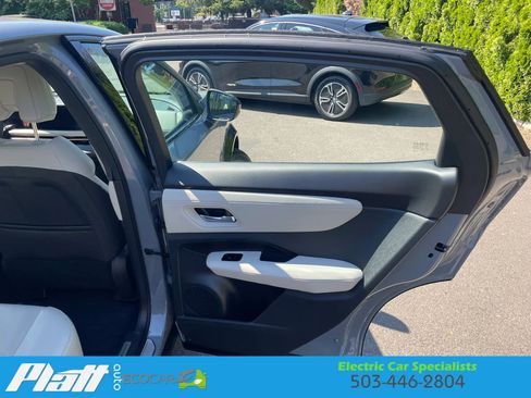 Used 2023 Nissan Ariya AWD image 38