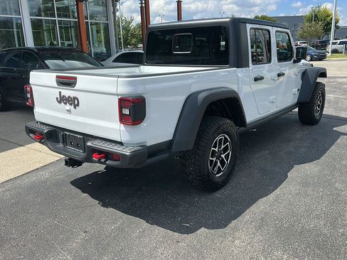 Used 2024 Jeep Gladiator Rubicon w/ Technology Group AWD/4WD image 4