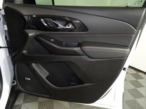 Used 2023 Chevrolet Traverse RS image 35