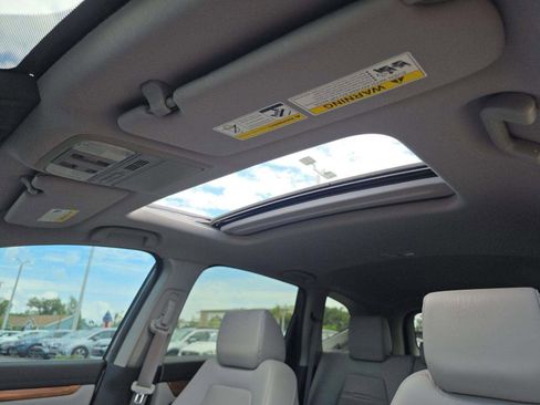 Used 2018 Honda CR-V Touring image 9