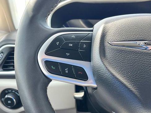Certified 2024 Chrysler Pacifica Touring-L FWD image 32