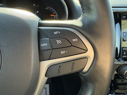Used 2020 Jeep Grand Cherokee Altitude AWD/4WD image 21