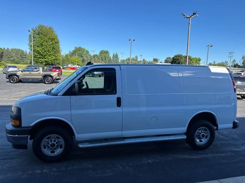 Used 2024 GMC Savana 2500 w/ Driver Convenience Package image 11