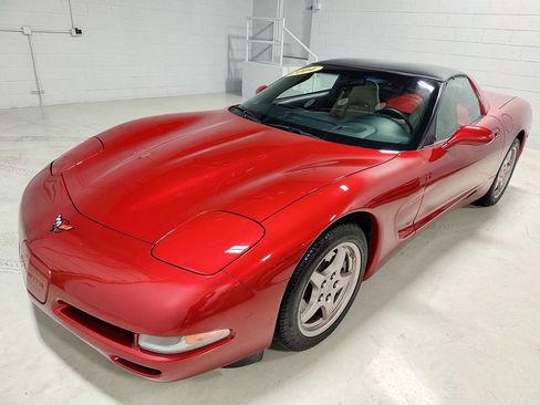 Used 2004 Chevrolet Corvette Coupe w/ Roof Package image 17