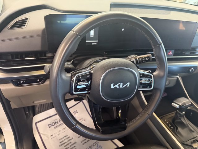 Used 2025 Kia Carnival FWD image 12