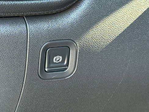 Used 2021 Chevrolet Silverado 1500 LT Trail Boss w/ Convenience Package II image 25