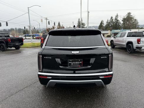 Used 2026 Cadillac Vistiq Luxury image 4